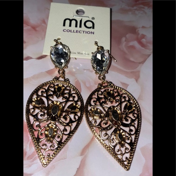 Mia Collection Gold Tone Dangle Earrings - Picture 1 of 4